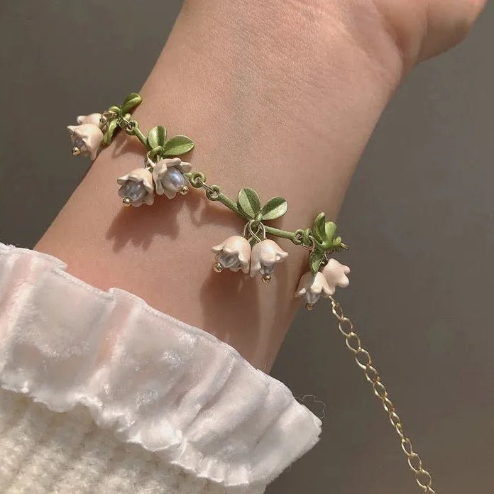 Enamel Bell Orchid Pearl Choker Necklace with Zinc Alloy Plant Pendant