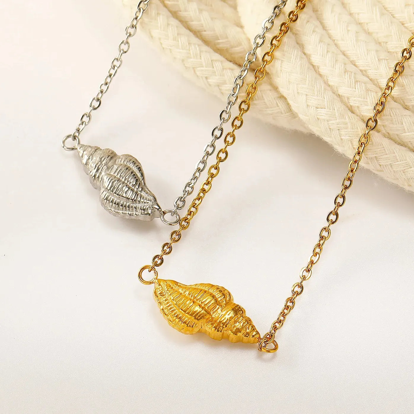 18K Gold Plated Stainless Steel Geometric Conch Pendant Necklace Women Hypoallergenic