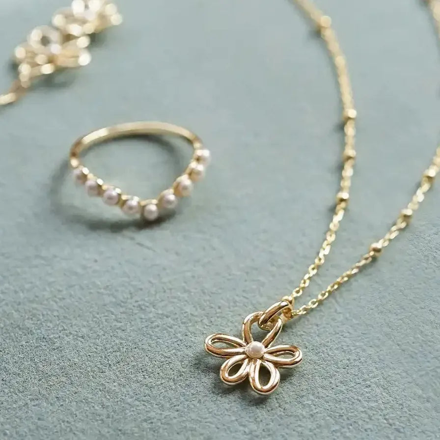 Delicate Hollow Flower Pearl Necklace for Women Girls 18K Gold Choker Jewelry