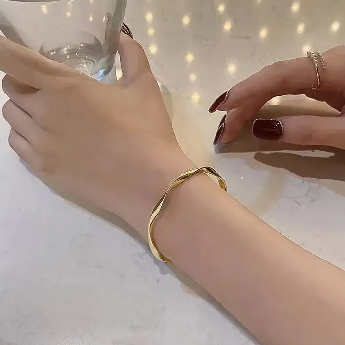Golden Minimalist Twisted Cuff Bracelet for Women 2023 Gift Jewelry