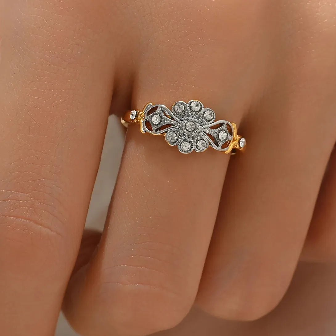 Two-Color Plating Inlaid Rhinestone Zinc Alloy Ring for Women Fashion Gift