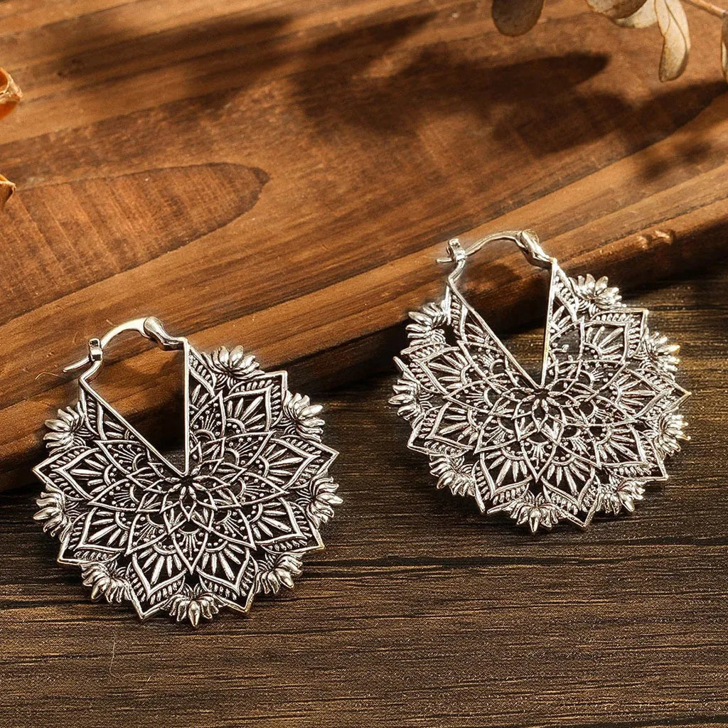Retro Metal Hollow Flower Drop Earrings Bohemian Aristocratic Zinc Alloy Jewelry