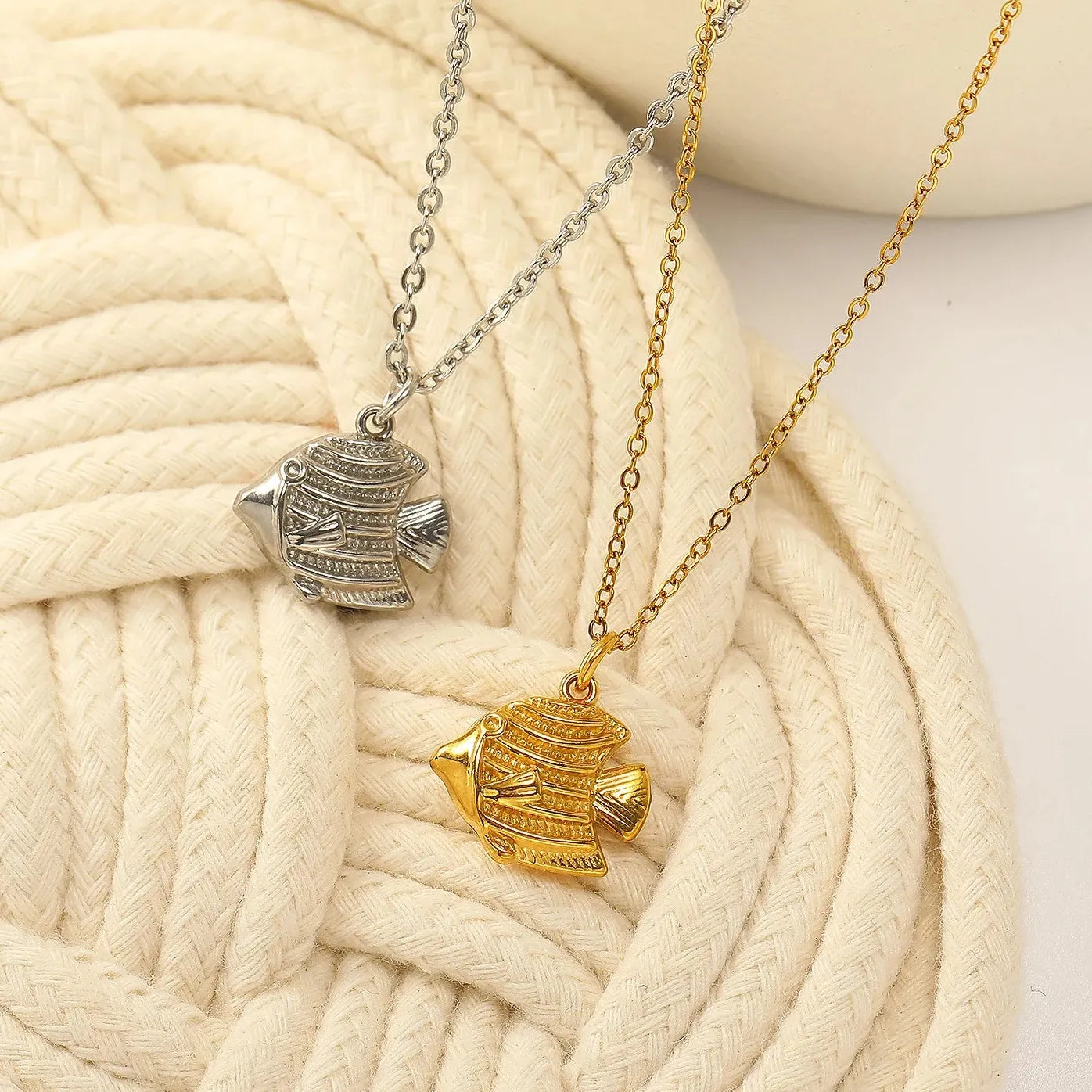 18k Gold Plated Stainless Steel Geometric Pendant Necklace for Women Stylish Gift