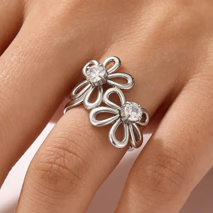 Adjustable Luxury Flower Hollow Stainless Steel Ring for Women with Zircon Stone
