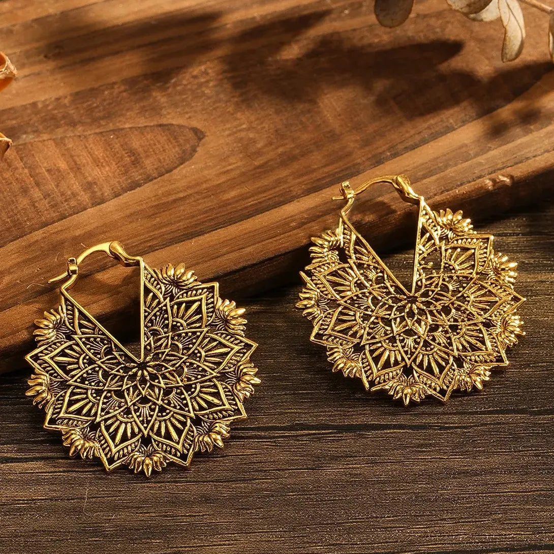 Retro Metal Hollow Flower Drop Earrings Bohemian Aristocratic Zinc Alloy Jewelry