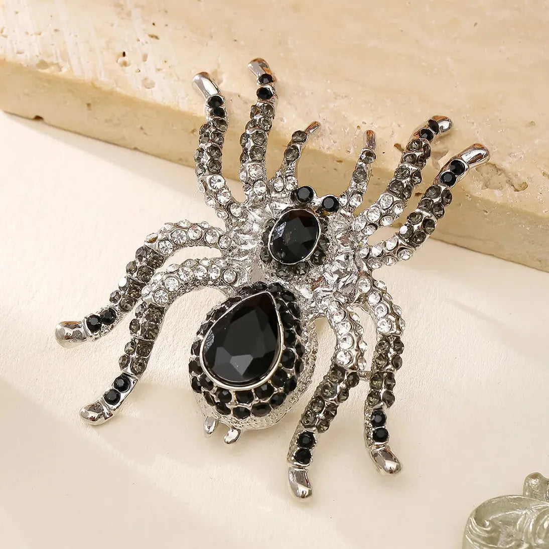 Luxury Elegant Spider Brooch for Women and Men Gift Accessory