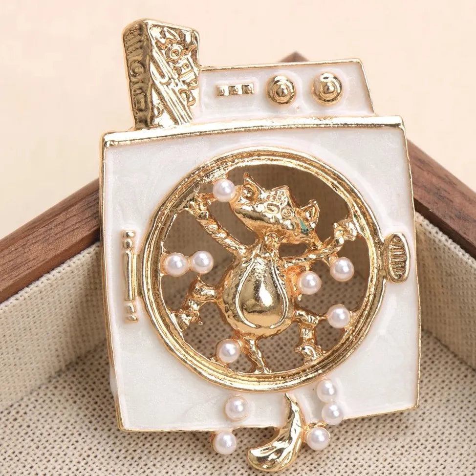 Luxury Openwork Cat Brooch Classic Style Jewelry Gift for Men Women