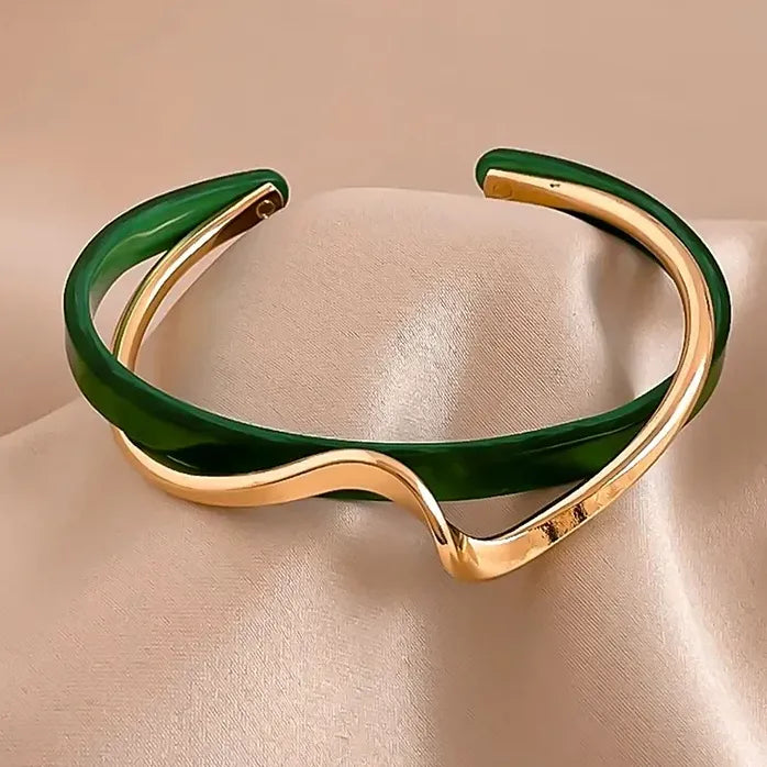 Geometric C-Shaped Copper Alloy Bangle Women’s White Shell Bracelet Gift