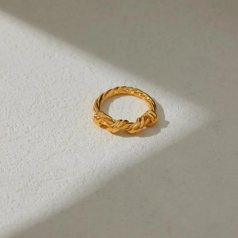 18K Gold Plated Twisted Spiral Metal Circle Ring for Women Stainless Steel Wed Band