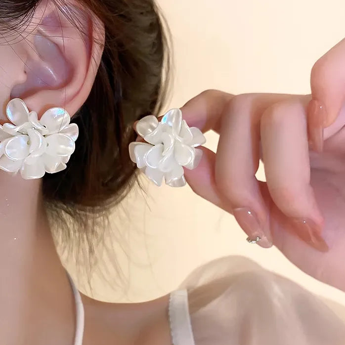 White Flower Acrylic Stud Earrings for Women Japanese Floral Jewelry 2023