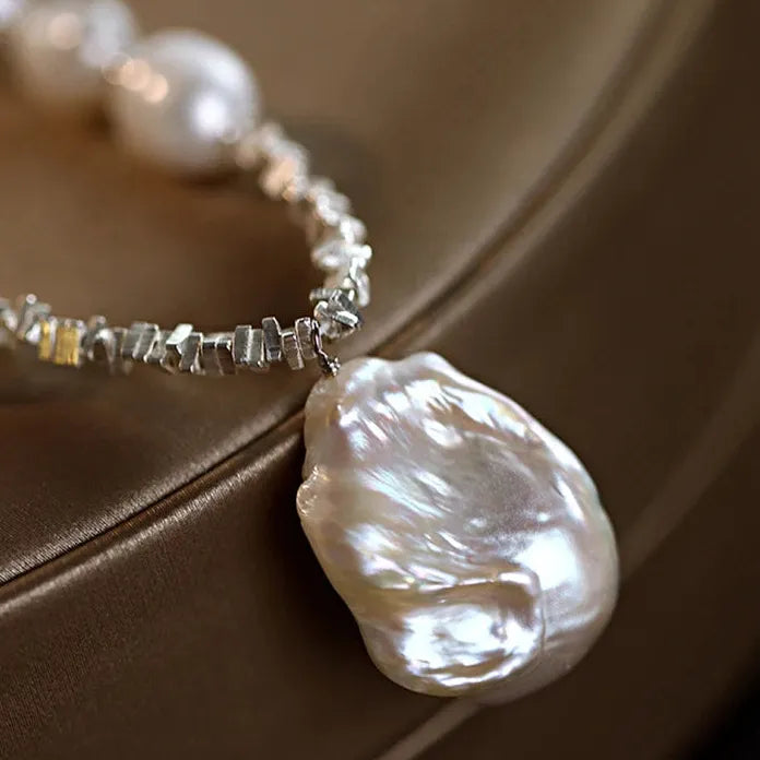 Luxury Baroque Pearl Necklace with French Retro Water Drop Pendant Zinc Alloy