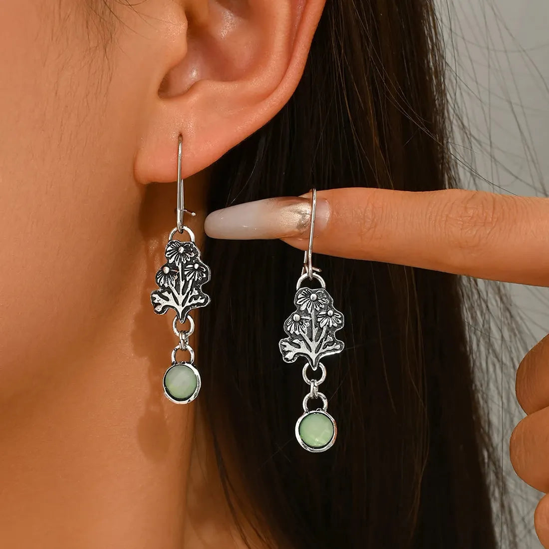 Vintage Silver Oval Green Stone Dangle Earrings Ethnic Metal Carving Jewelry for Women