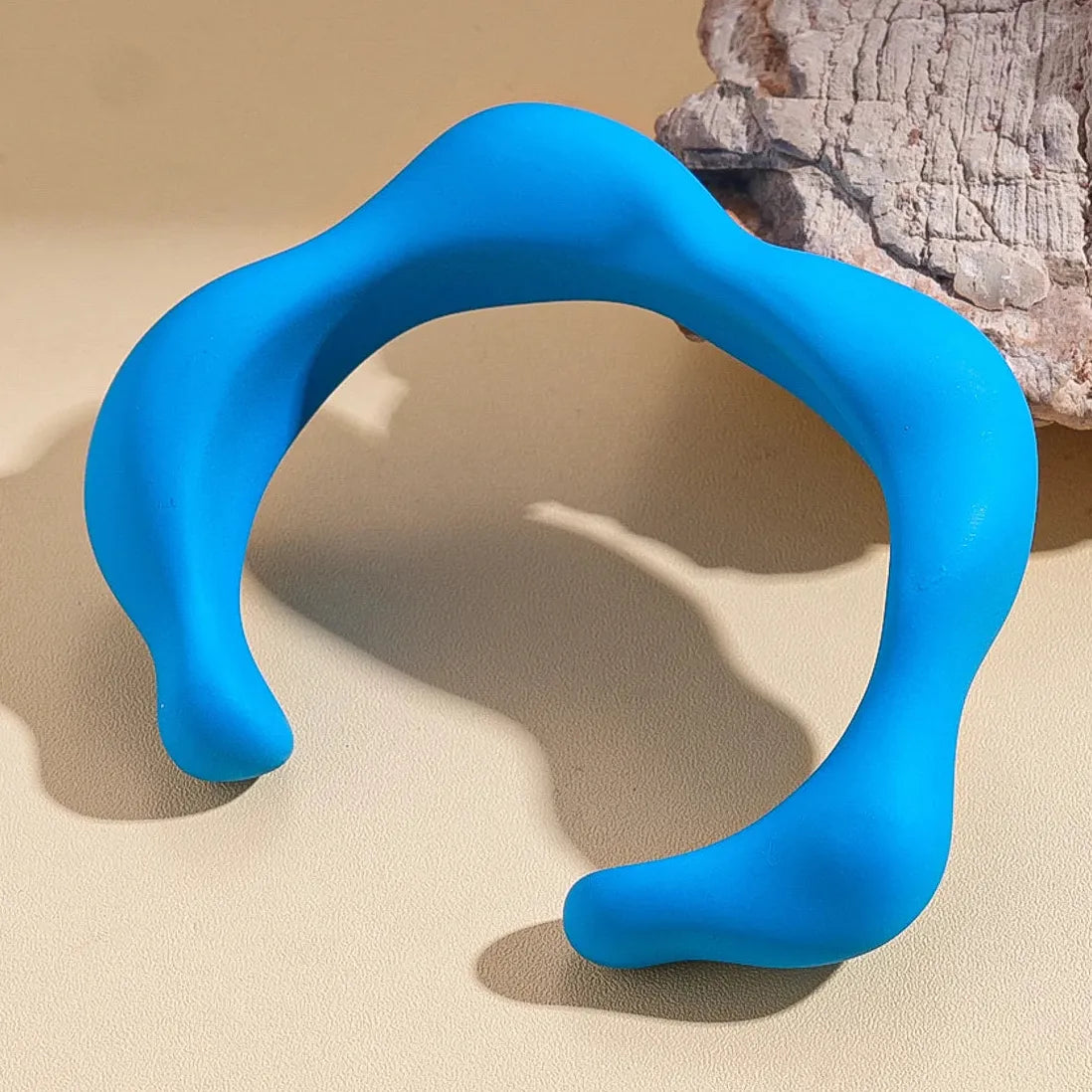 European American Oversized Unique Acrylic Irregular Geometric Open-Cuff Bangle - High-End Statement Wrist Jewelry for Women