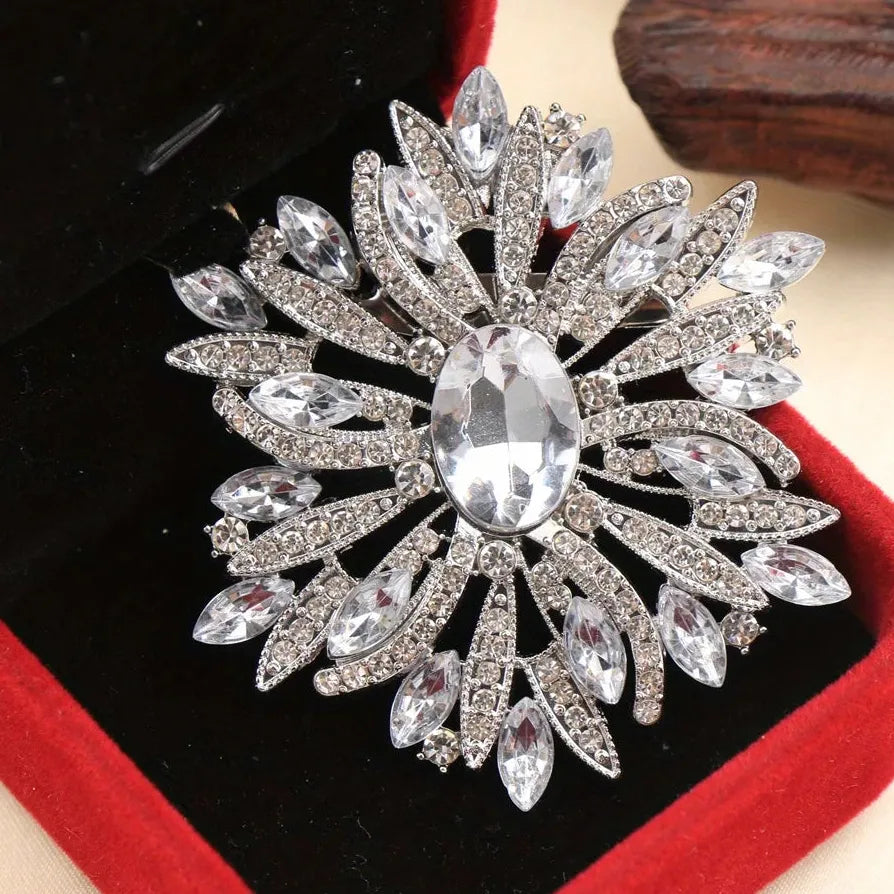 Vintage Openwork Floral Brooch Classic Style Gift for Men & Women