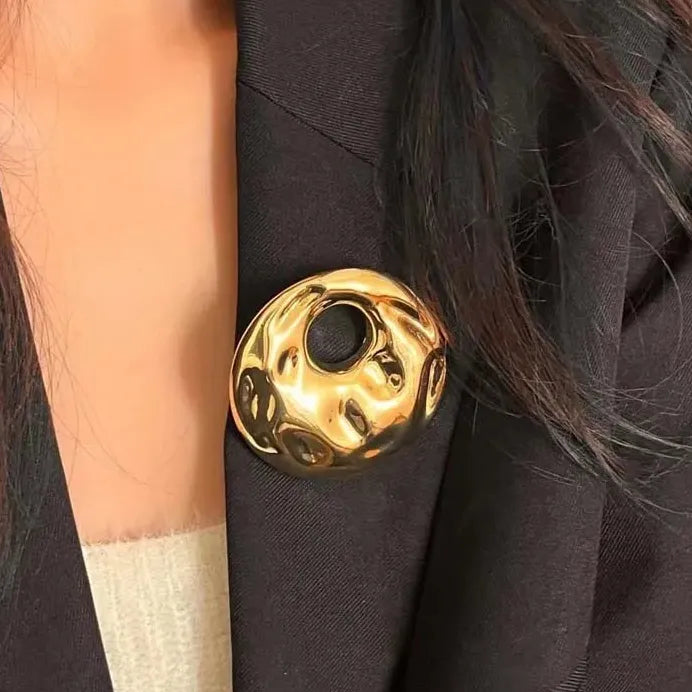 Vintage Zinc Alloy Round Hammer Brooch Pin Unisex Geometric Jewelry