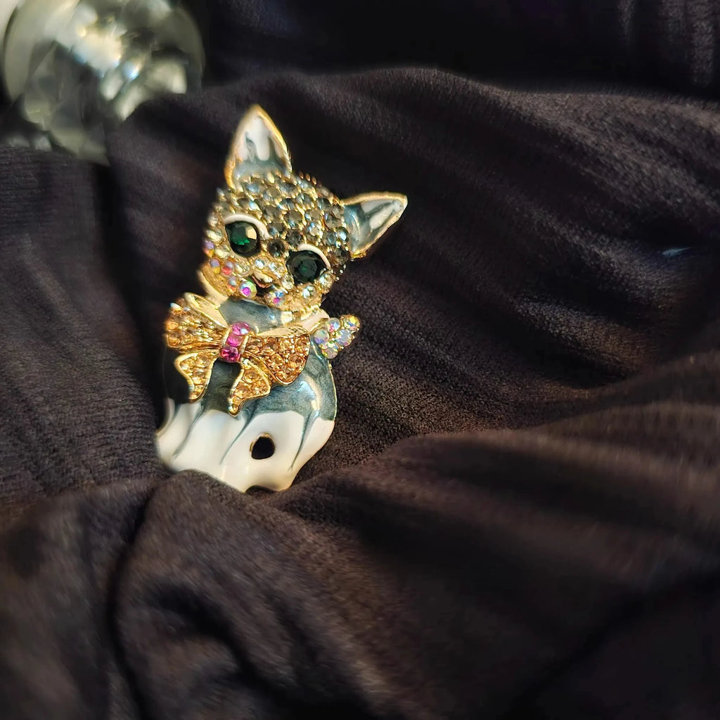 Luxury Classic Cat Brooch for Men Women Gift Elegant Jewelry Accessory