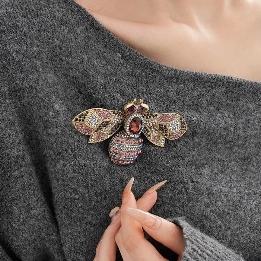 Luxury Bee Brooch Pin for Men and Women Elegant Jewelry Gift Accessory