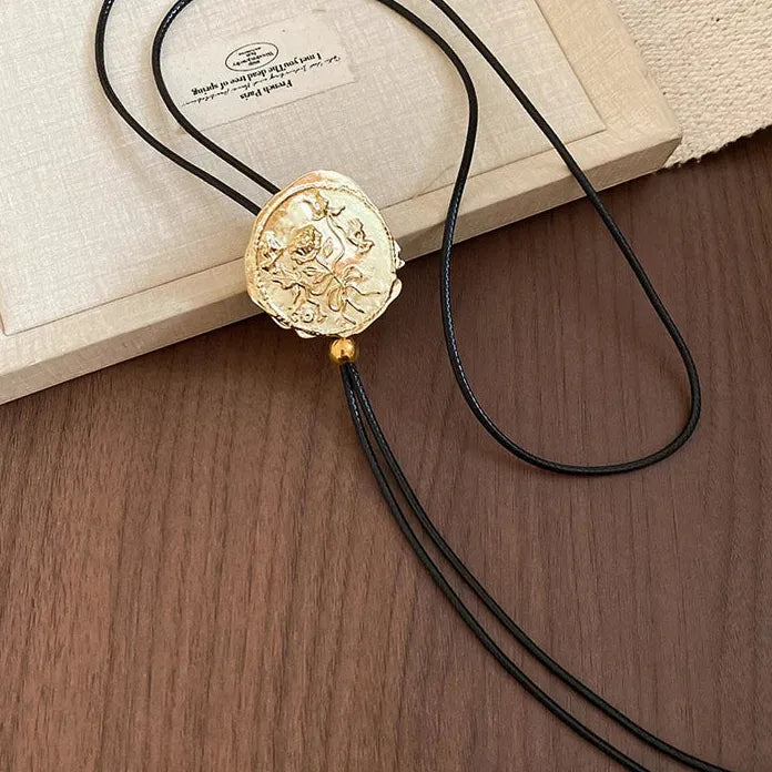 Adjustable Flower Round Pendant Necklace for Women Zinc Alloy Jewelry Gift