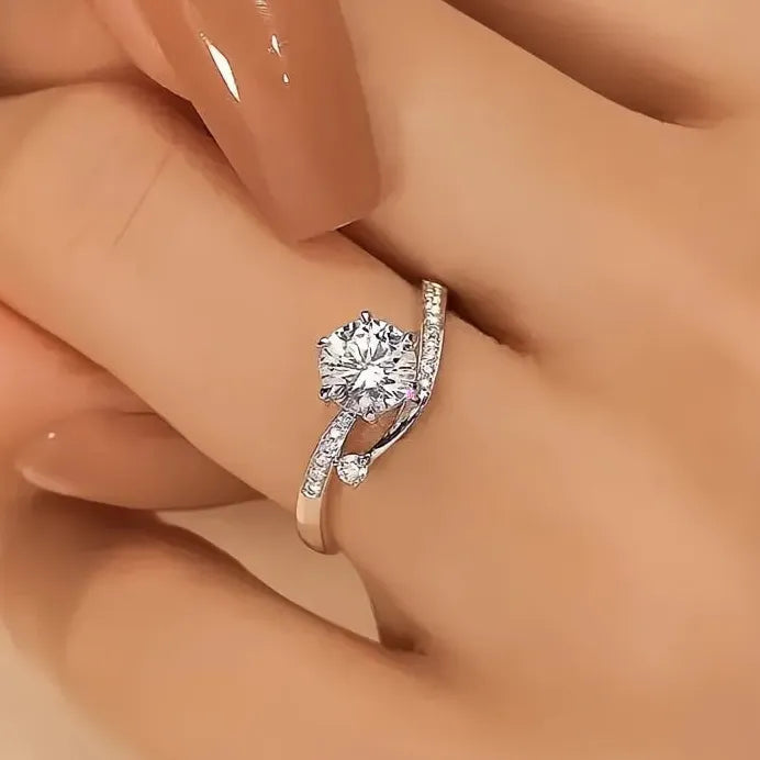 Graceful Women's Wedding Band with Round Cubic Zirconia Proposal Ring