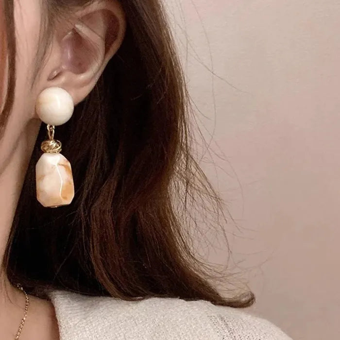 Retro Maillard Resin Amber Drop Earrings for Women Elegant Gifts 2026