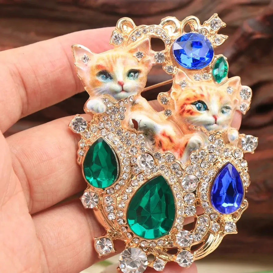 Luxury Classic Cat Brooch for Men & Women Elegant Gift Accessory
