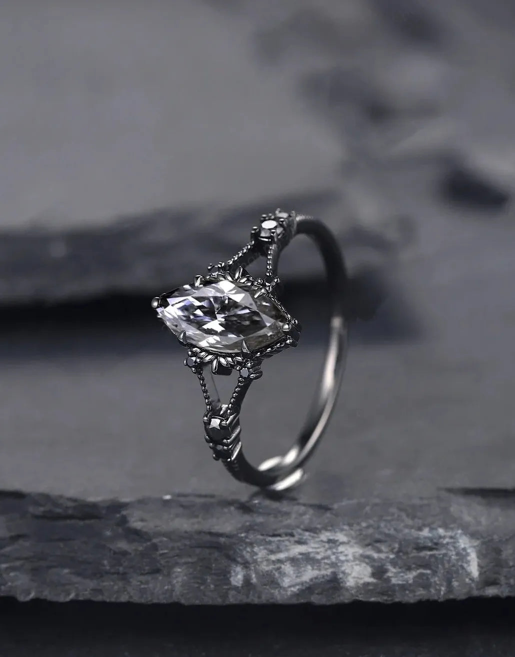 Luxury Retro Gun Plated Black Zinc Alloy Ring with Micro Set Zircon for Women