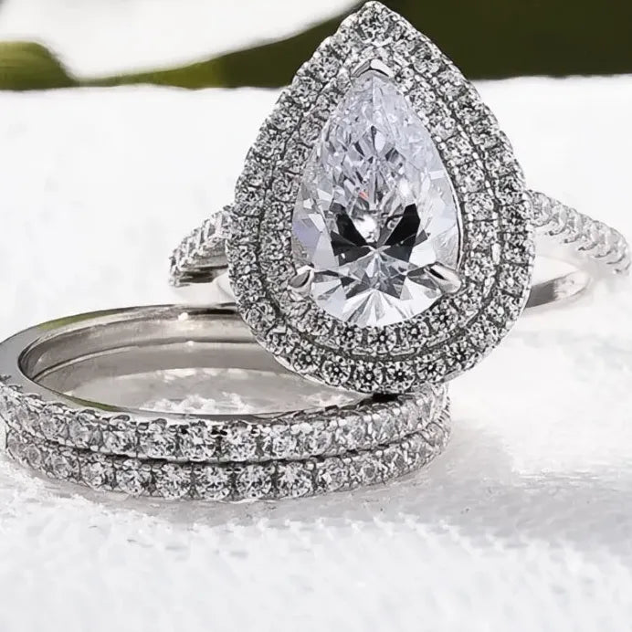 Luxury 3-Piece Women's Engagement Ring Set with Water Drop Zirconia Bands
