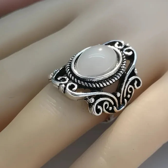 Vintage Silver Hollow Oval Simulated Opal Geometric Zinc Alloy Ring for Women