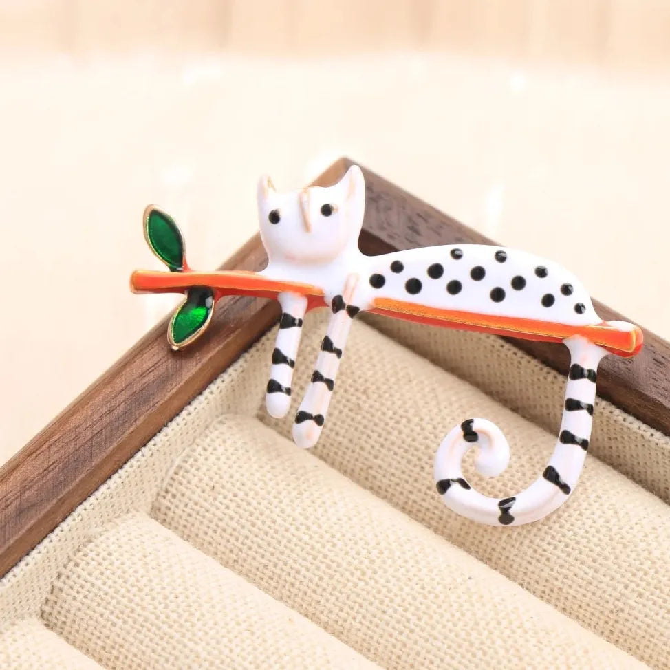 Classic Cat Brooch for Men & Women Wedding Gift Elegant Accessory