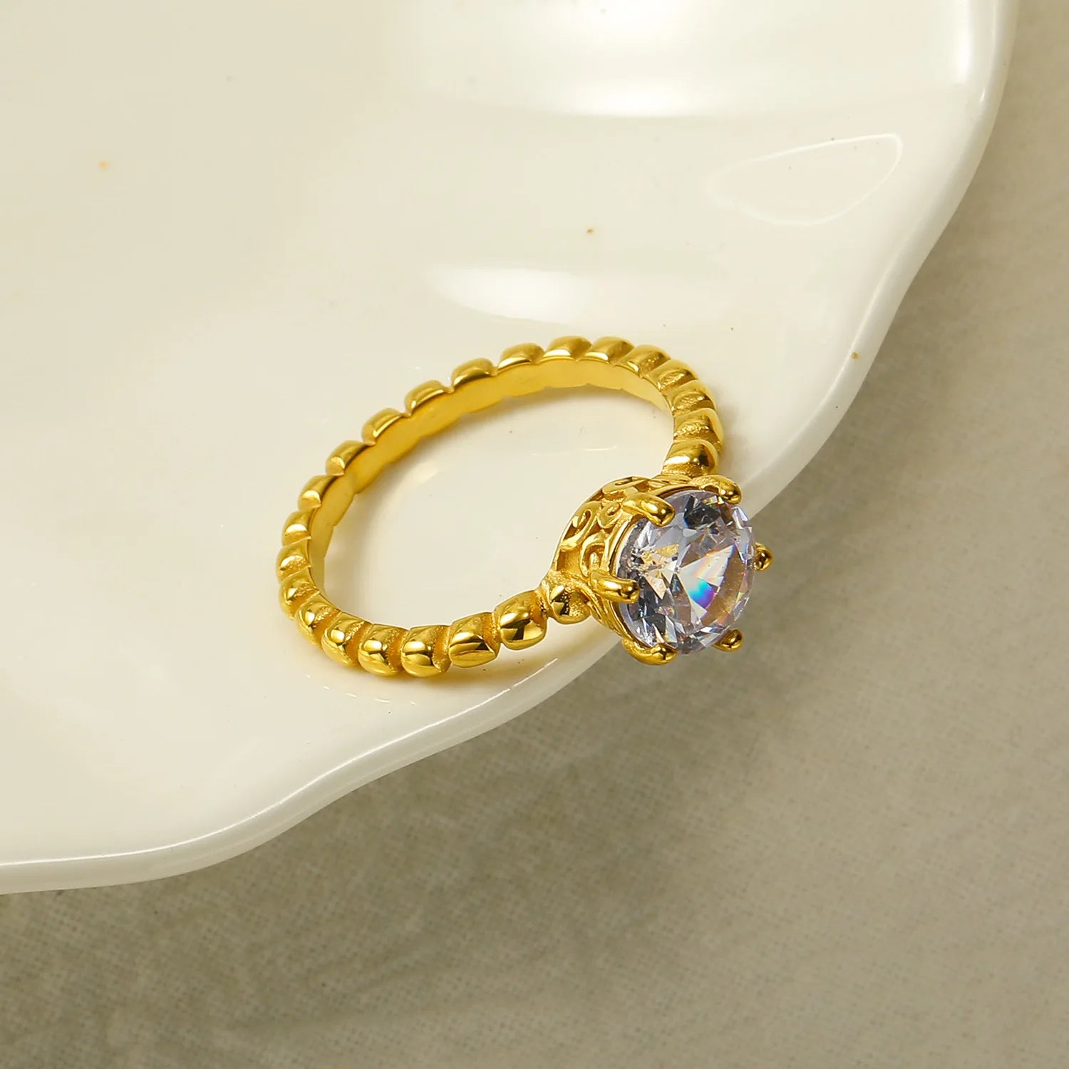 18K Gold Plated Stainless Steel Zircon Wedding Ring Twisted Circle Six Claws