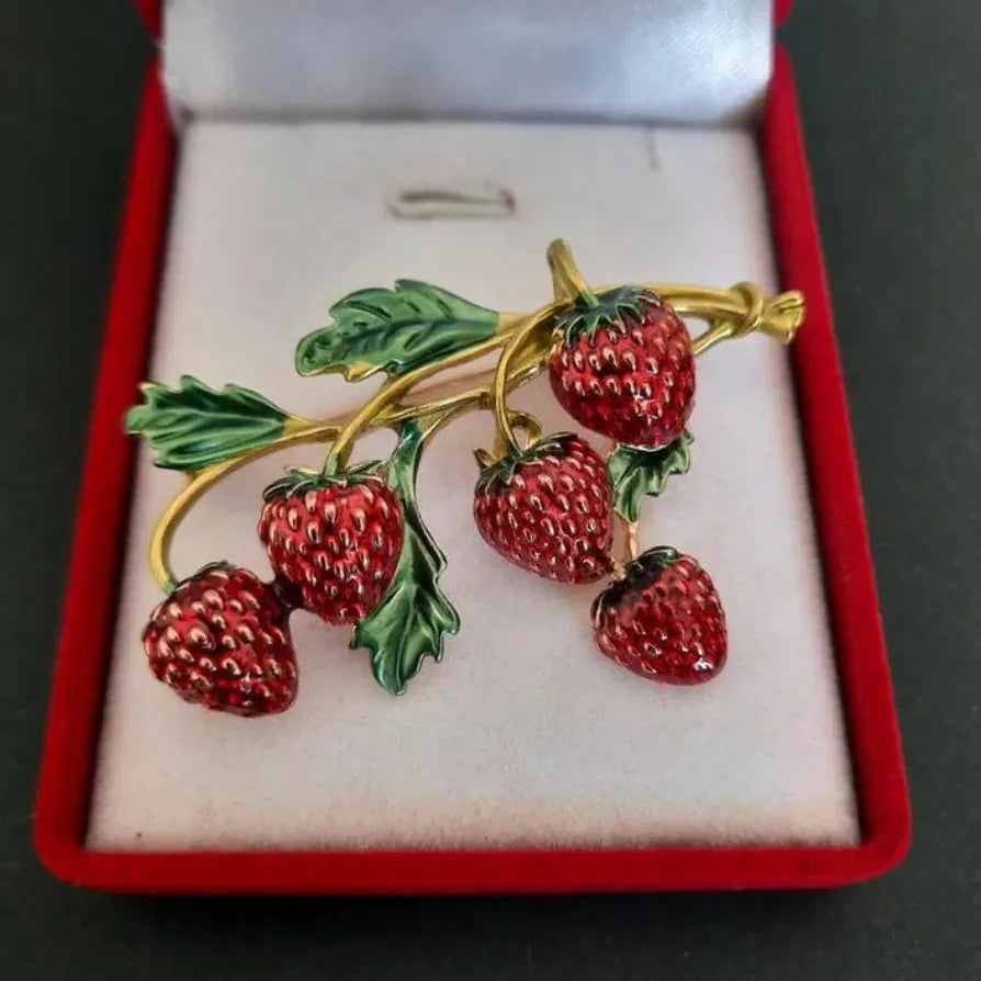 Luxury Strawberry Classic Brooch Gift for Men & Women Elegant Style