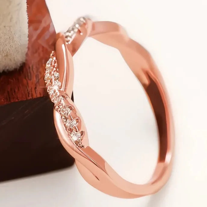 Fancy Women’s Twist Band Finger Ring with Sparkling Cubic Zirconia Wedding Engagement Jewelry