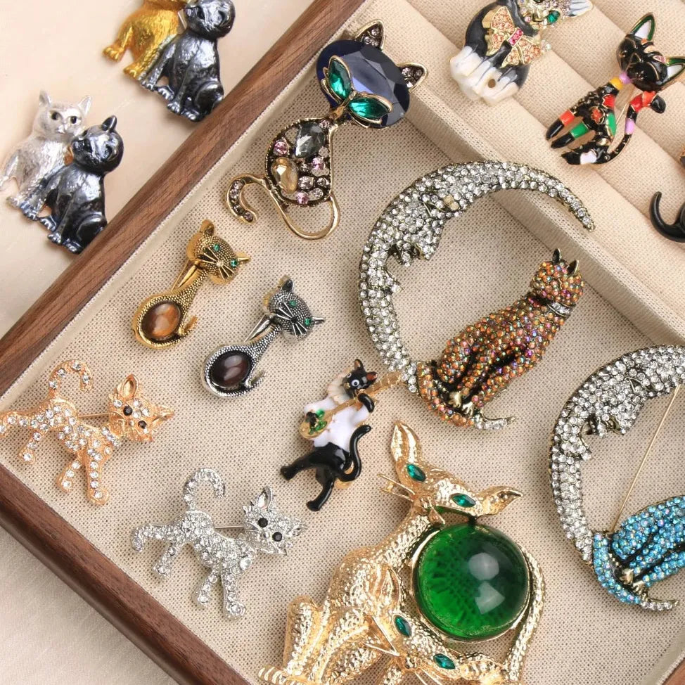 Classic Cat Brooch for Men & Women Wedding Gift Elegant Accessory