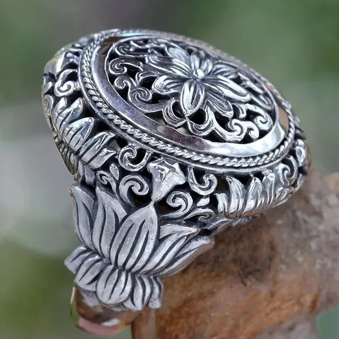 2025 Vintage Men’s Business Ring Zinc Alloy Lotus Hollow Court Style Jewelry