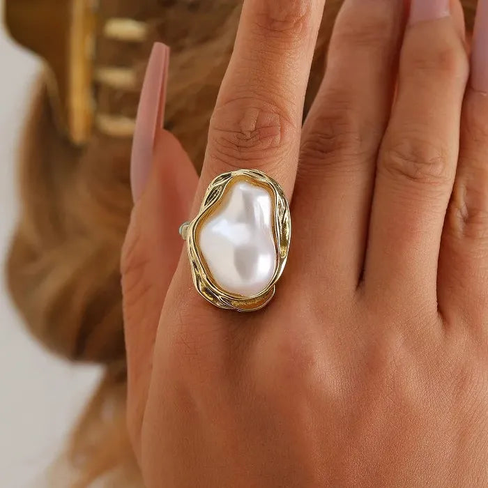 Adjustable Women’s Pearl Ring Featuring Irregular Geometric Design Symbolizing Purity