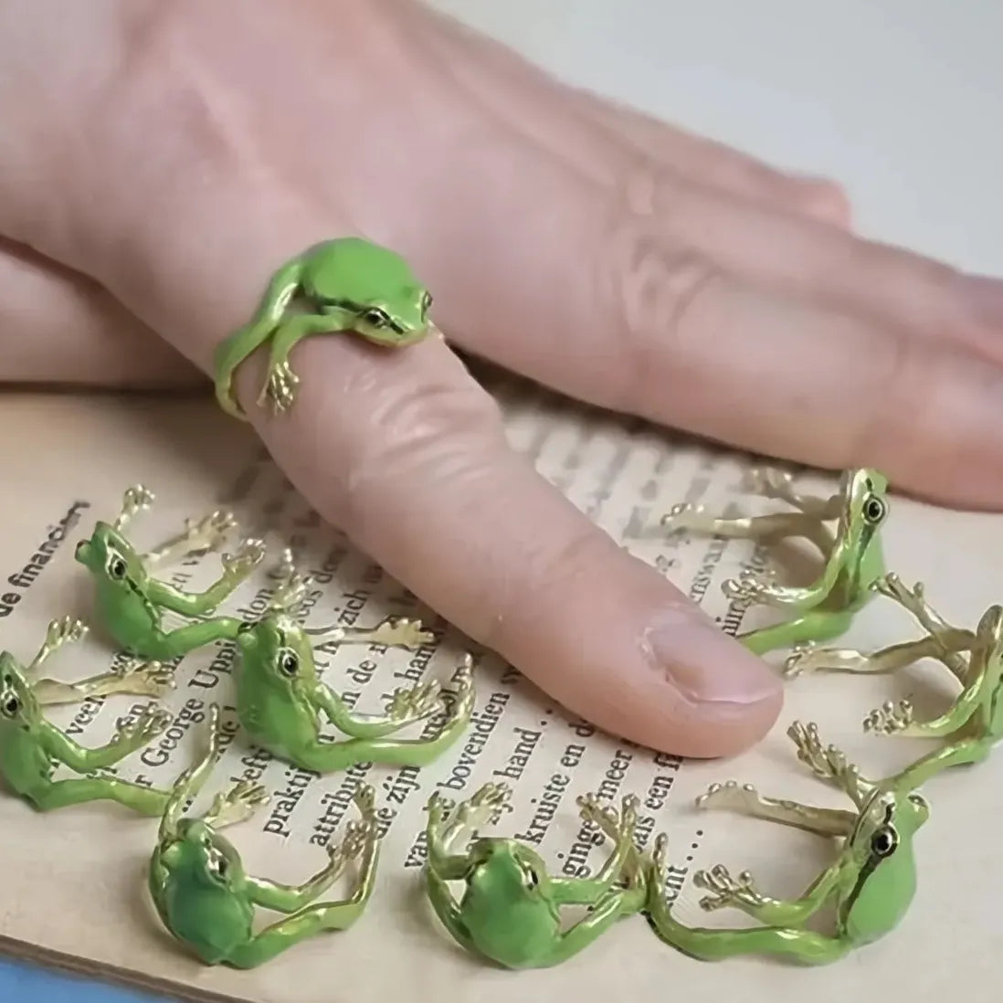 Adjustable Green Enamel Frog Ring for Women Zinc Alloy Animal Jewelry Gift