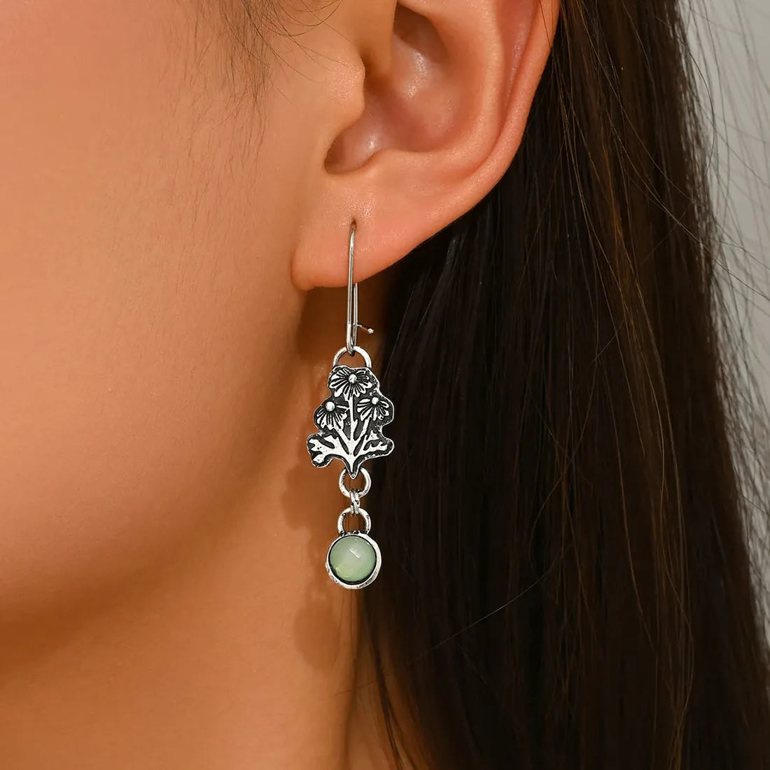 Vintage Silver Oval Green Stone Dangle Earrings Ethnic Metal Carving Jewelry for Women