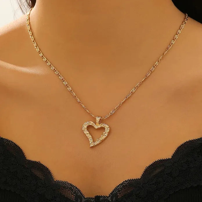 Vintage Wrinkled Heart Pendant Necklace for Women with Zinc Alloy Chain