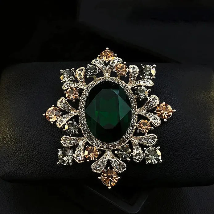 Vintage Round Crystal Brooch Elegant Women’s Retro Pin Gift Accessory