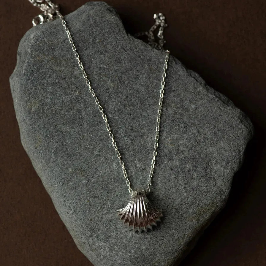 Delicate Striped Shell Necklace Silver Tone Copper Chain Hypoallergenic Women