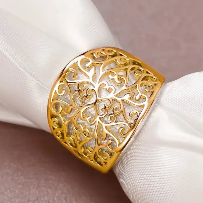 Hollow Engraved Geometric Women’s Ring Luxury Wedding Party Jewelry Gold Silver