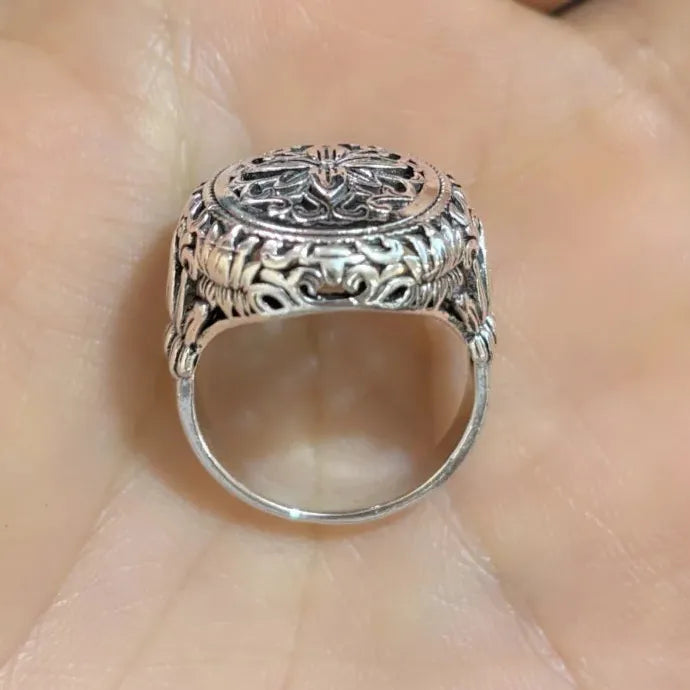 2025 Vintage Men’s Business Ring Zinc Alloy Lotus Hollow Court Style Jewelry