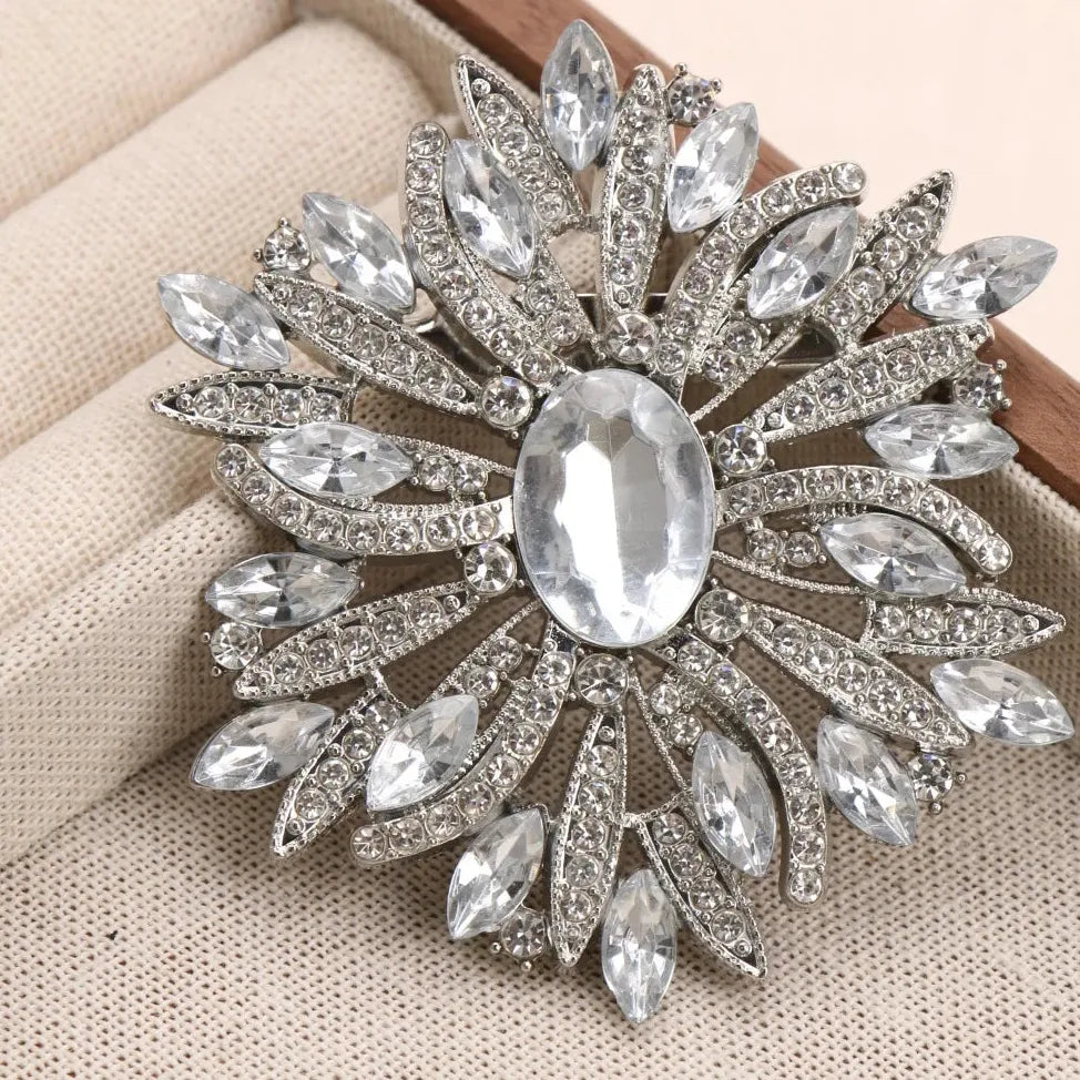 Luxury Openwork Floral Brooch Elegant Gift for Men & Women