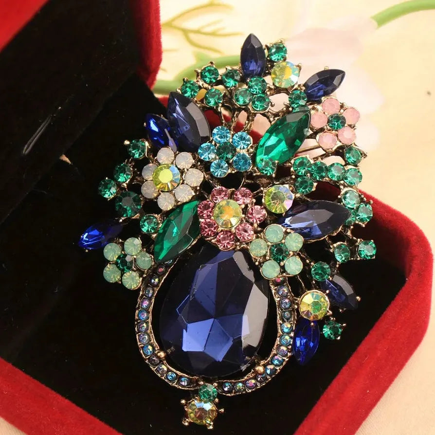Luxury Classic Flower Brooch Pin for Women Men Elegant Gift Accessory