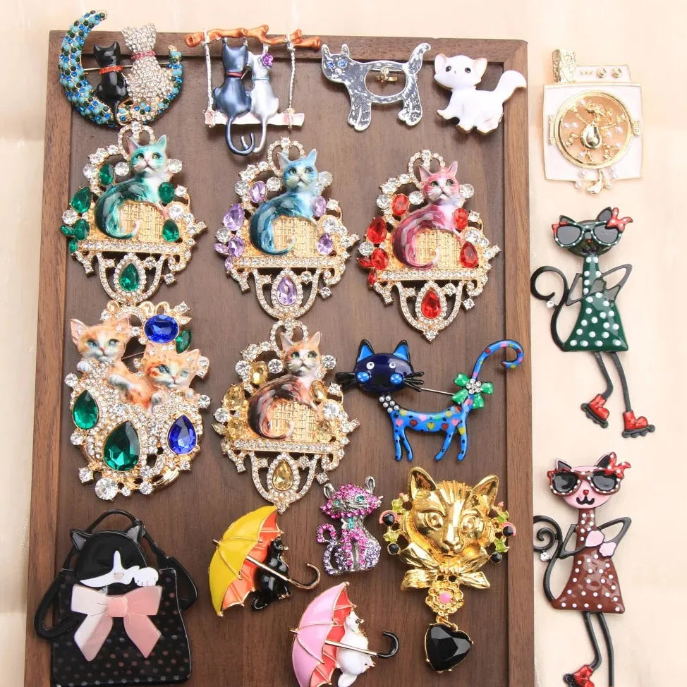 Elegant Vintage Cat Brooch for Women Fashion Accessory Gift