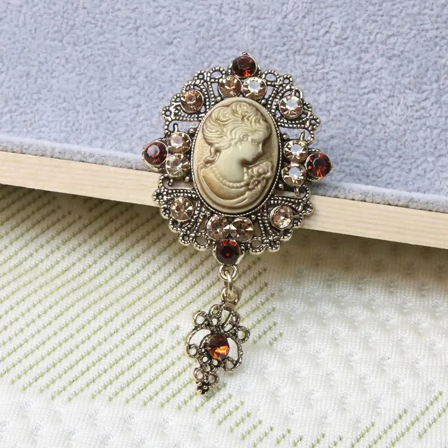Elegant Floral Giraffe Butterfly Brooch Gift for Men & Women