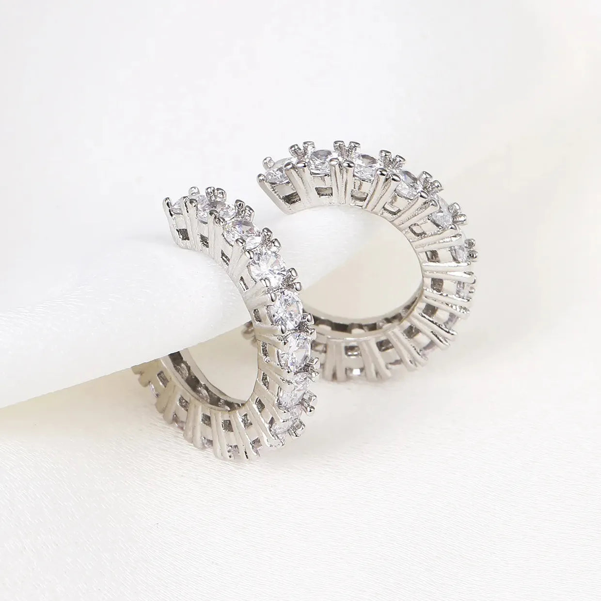 2Pcs Zinc Alloy Full Rhinestone Geometric C Shape Clip Earrings Women