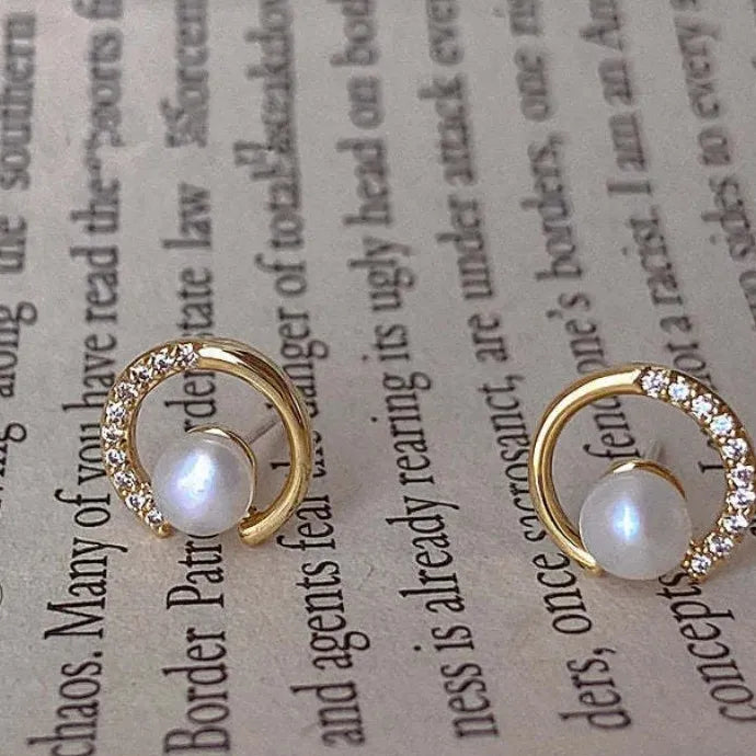 Elegant Geometric Round Stud Earrings Zinc Alloy Imitation Pearl Zircon Hollow