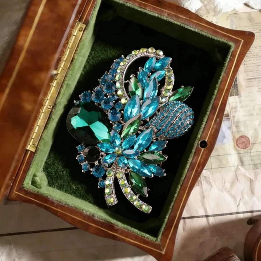 Classic Floral Openwork Brooch Wedding Gift for Men and Women