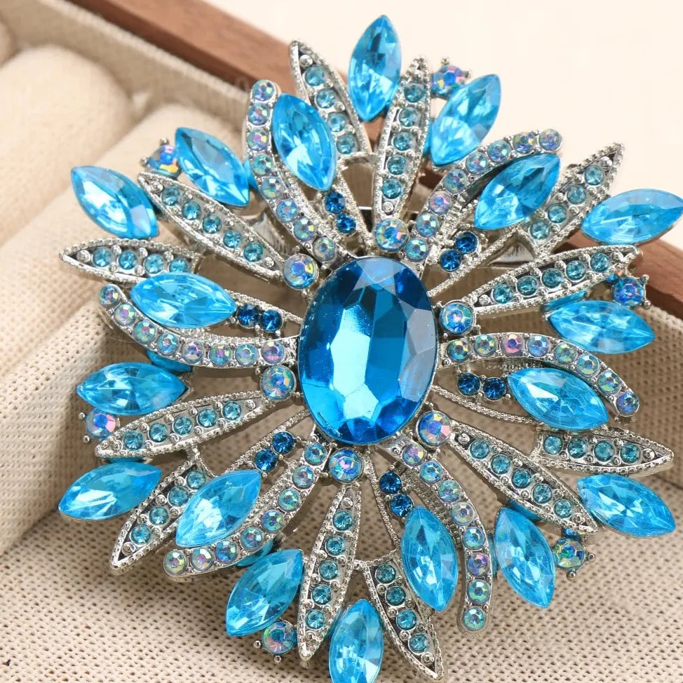 Luxury Openwork Floral Brooch Elegant Gift for Men & Women